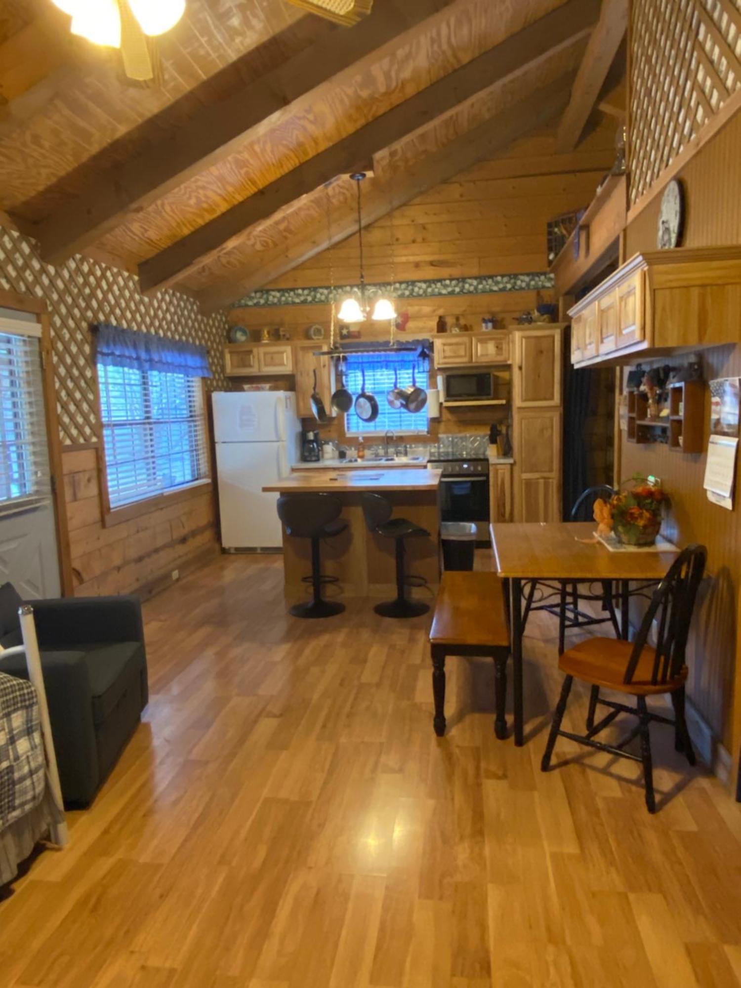 A Peace Of Heaven Cabins And Rv Vanderpool Buitenkant foto