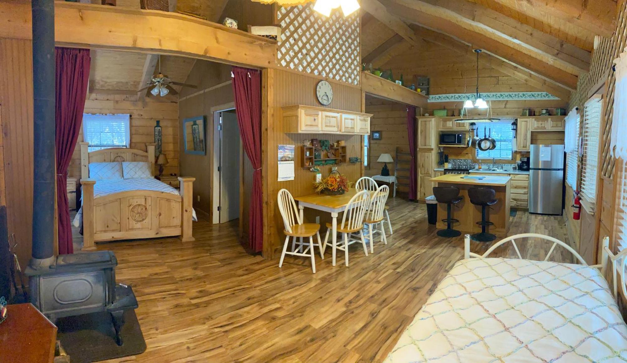 A Peace Of Heaven Cabins And Rv Vanderpool Buitenkant foto
