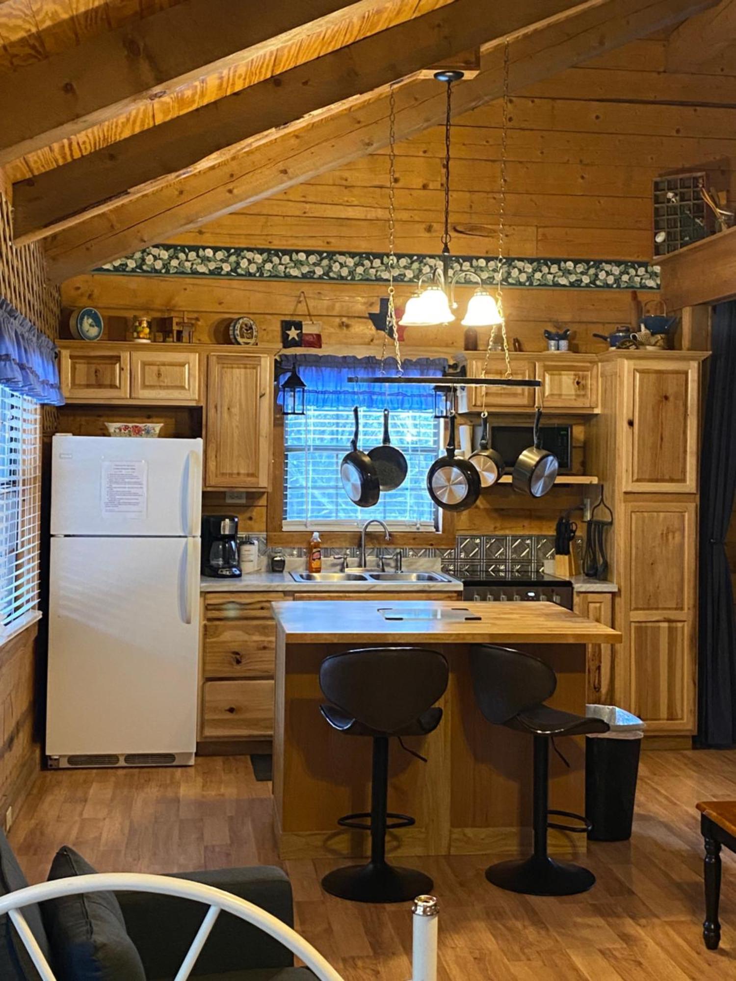 A Peace Of Heaven Cabins And Rv Vanderpool Buitenkant foto