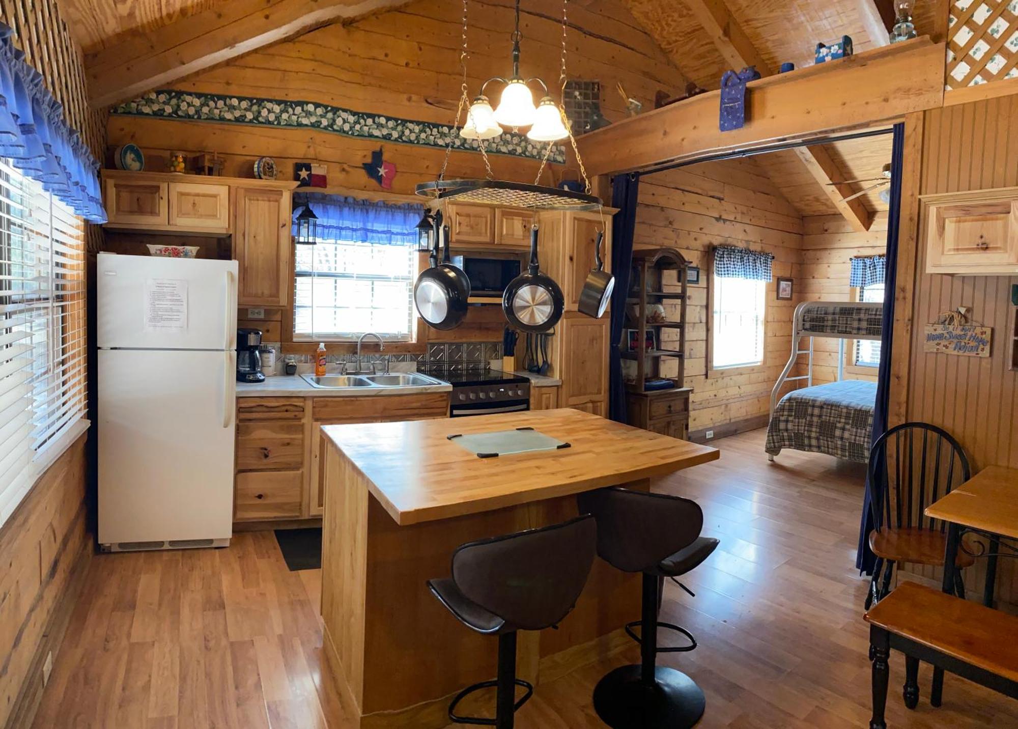 A Peace Of Heaven Cabins And Rv Vanderpool Buitenkant foto