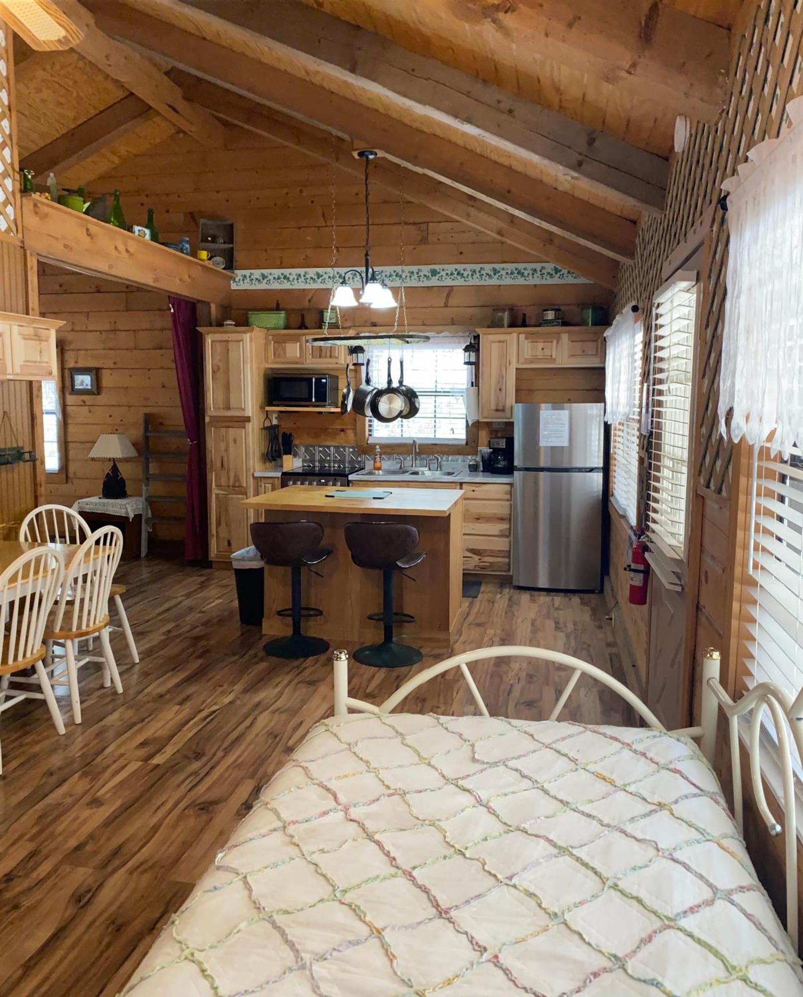 A Peace Of Heaven Cabins And Rv Vanderpool Buitenkant foto