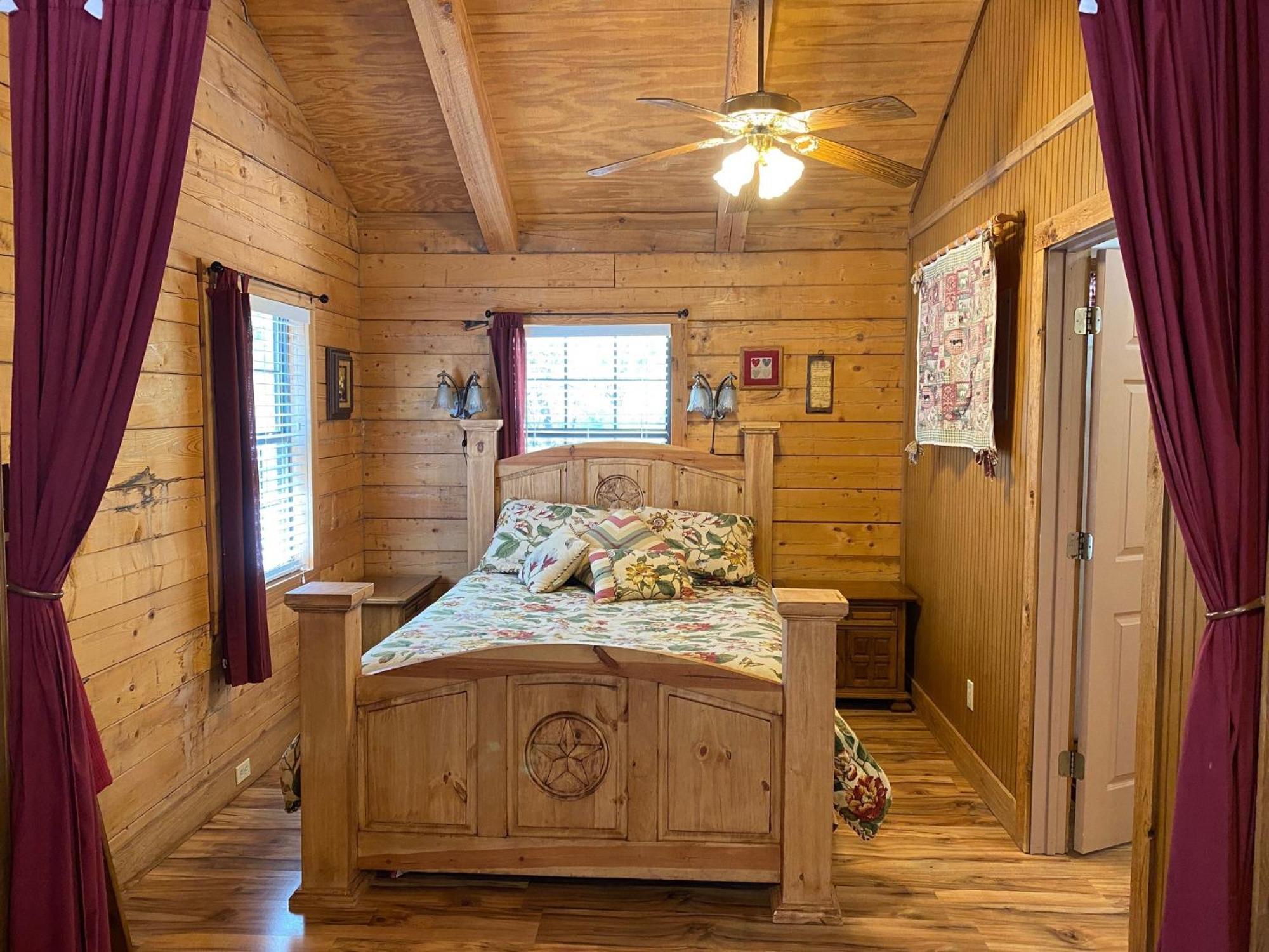 A Peace Of Heaven Cabins And Rv Vanderpool Buitenkant foto